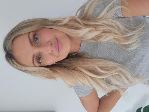 Customer wearing Muse extensions