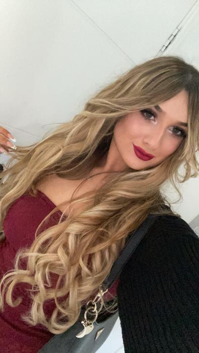 Customer wearing Muse extensions