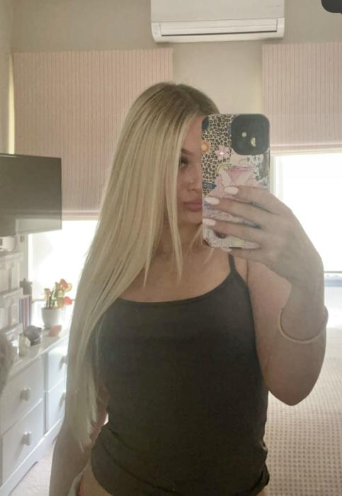 Customer wearing Muse extensions