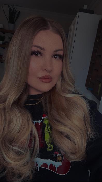 Customer wearing Muse extensions