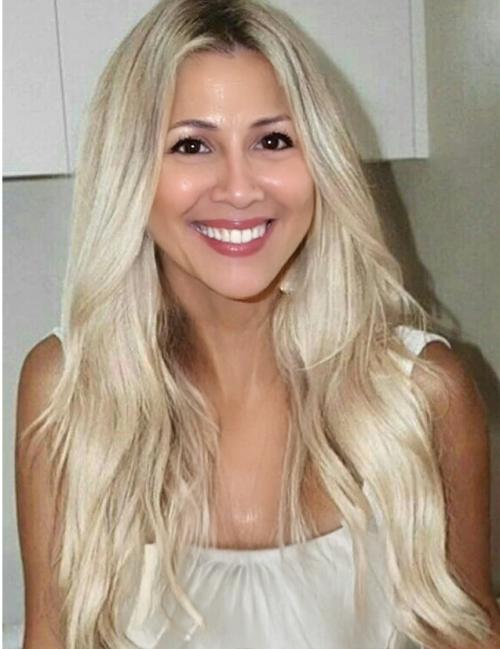 Customer wearing Muse extensions