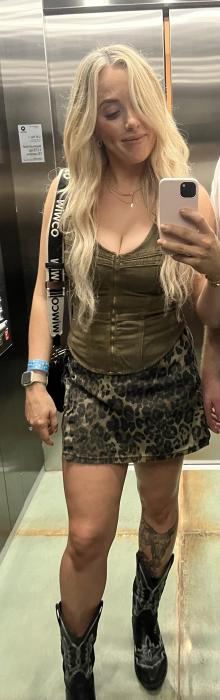 Customer wearing Muse extensions