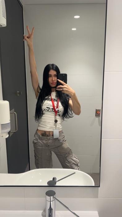 Customer wearing Muse extensions