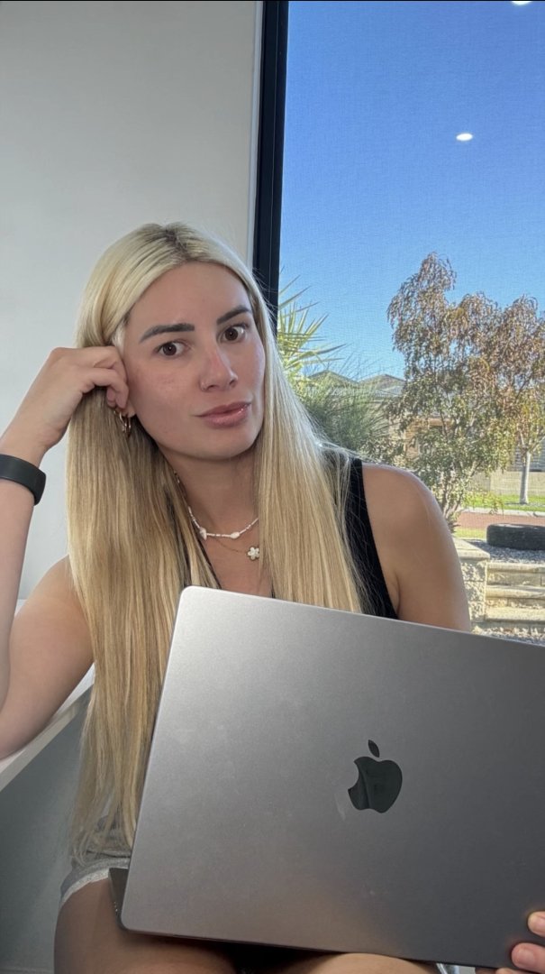 Customer wearing Muse extensions