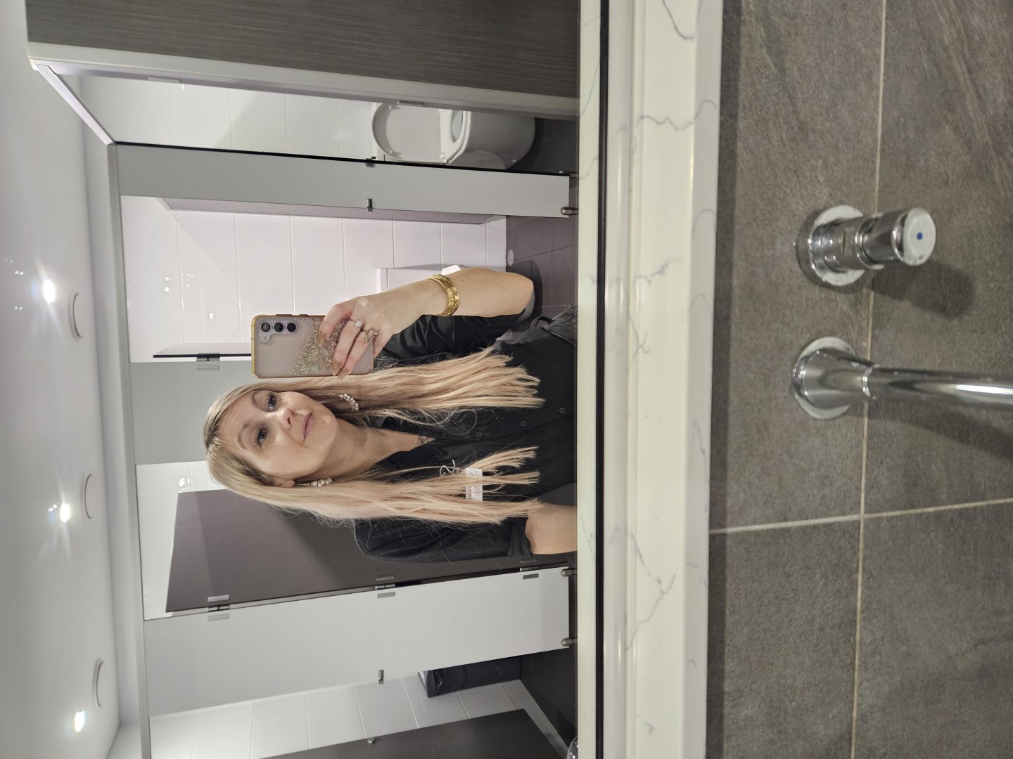 Customer wearing Muse extensions