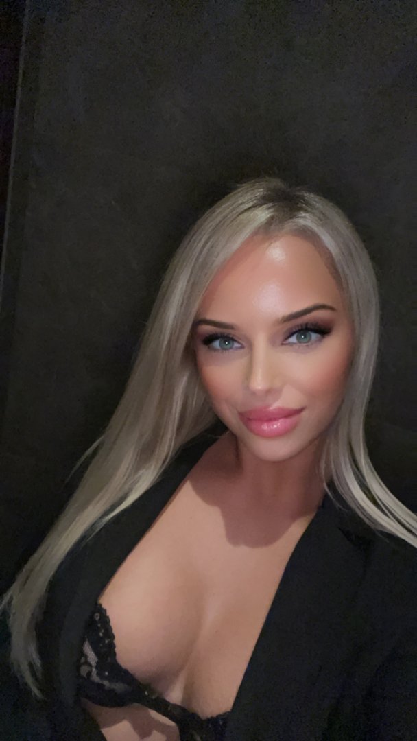 Customer wearing Muse extensions