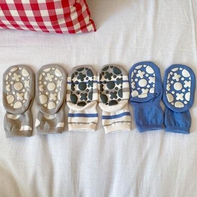 Tic Tac Toe - 5 Pares de calcetines antideslizantes para bebés y niños pequeños