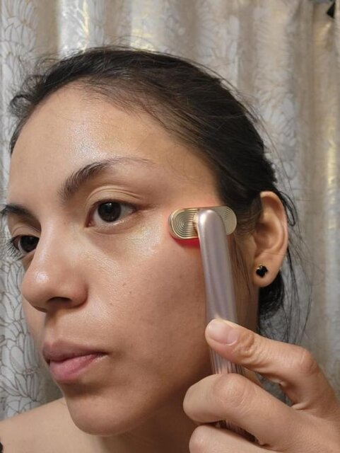 RadianceRevive™ 4-in-1 Skincare Wand