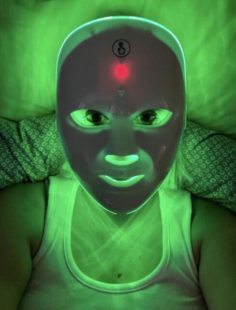 WIRELESS LED THERAPY FACE MASK