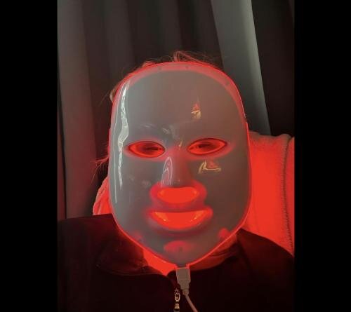 WIRELESS LED THERAPY FACE MASK