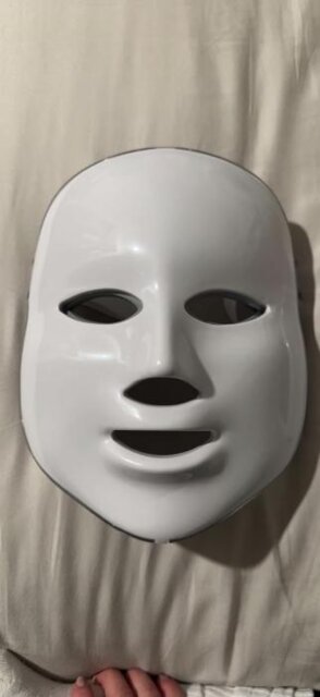 WIRELESS LED THERAPY FACE MASK